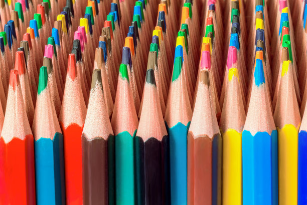 彩色铅笔特写照片。模板的艺术家壁纸或背景。图片下载