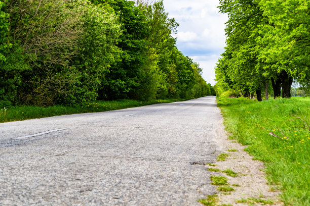 美丽的空柏油路在农村彩色背景图片下载