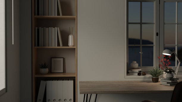 在一个现代的家庭办公空间中，白色墙壁的木制桌面上的复制空间图片下载