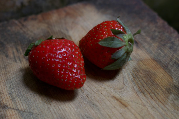 新鲜的红草莓的照片图片下载