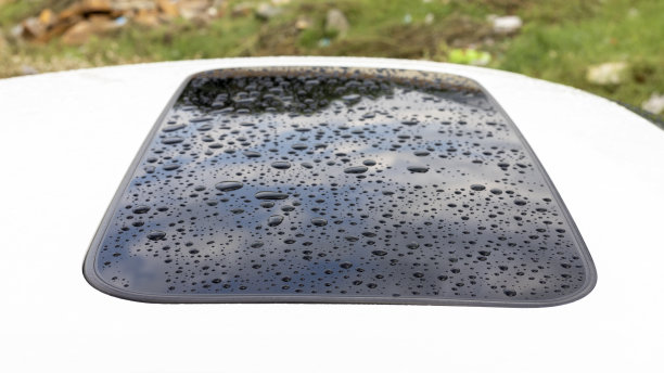 矩形燃料门或汽油盖的汽车特写视图图片下载