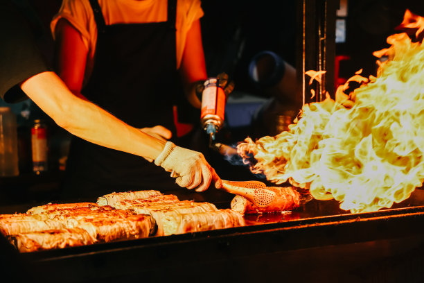 美味的烤猪肉，济州岛的街头小吃。图片下载