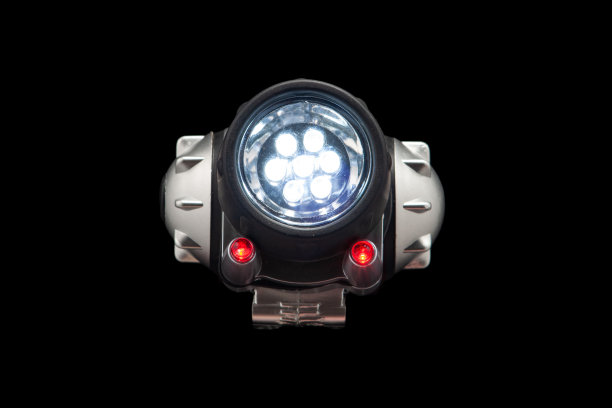 自行车灯孤立在黑色背景上图片下载