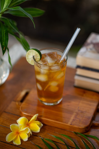 新鲜喝冰茶柠檬冰茶的照片图片下载