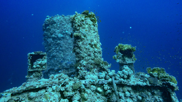 沙特阿拉伯延布红海的沉船图片下载