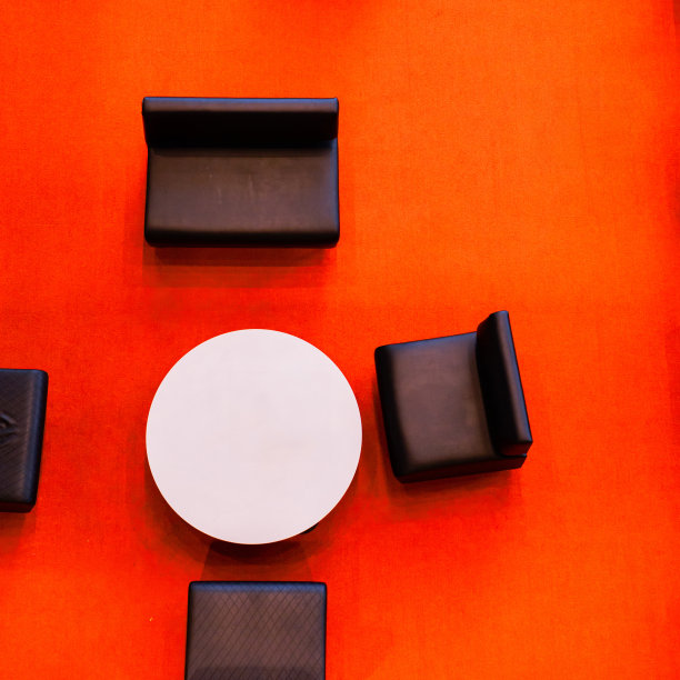 从上方拍摄的圆形桌子和椅子图片下载