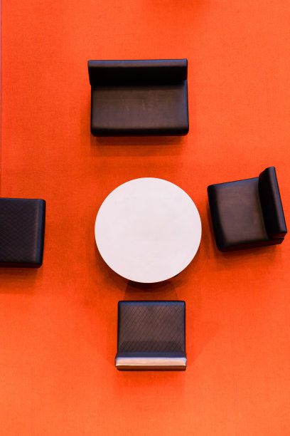 从上方拍摄的圆形桌子和椅子图片下载