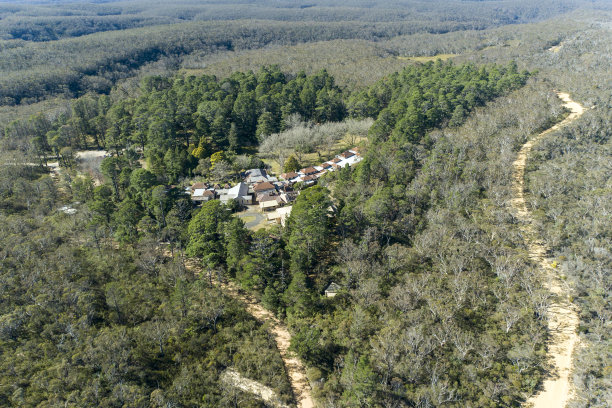 澳大利亚新南威尔士州蓝山的旧维多利亚女王疗养院和医院的无人机航拍照片图片下载