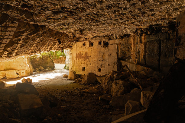 碉堡废墟的狼的巢穴或德语Wolfsschanze德国总部附近Kętrzyn在波兰图片下载