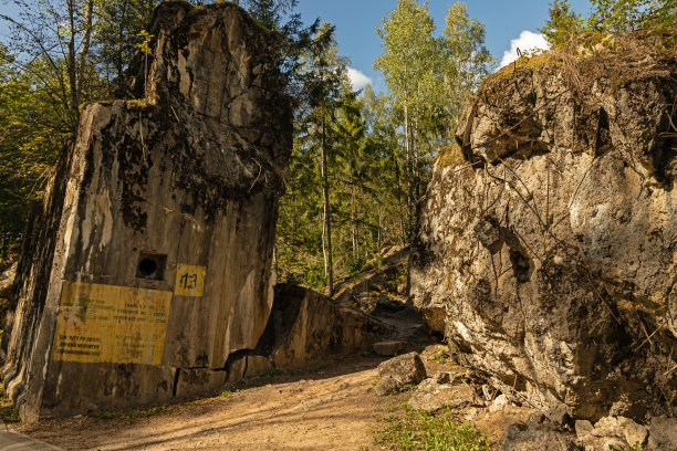 碉堡废墟的狼的巢穴或德语Wolfsschanze德国总部附近Kętrzyn在波兰图片下载