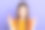 可爱的漂亮学生的照片，直发，穿着橙色t恤，手指折叠，在紫色的背景下许愿图片下载