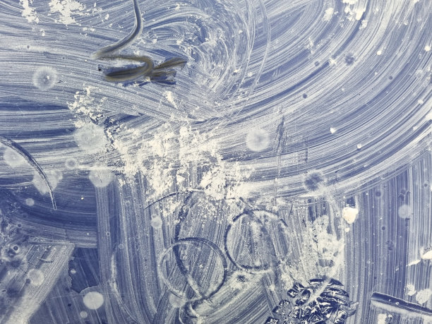 修复。一笔笔的油漆涂抹。白色油漆的表现主义。背景图片。图片下载