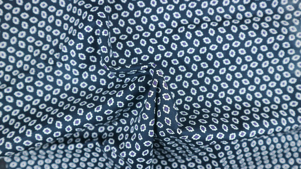 一种传统的印尼织物，即蜡染布，具有独特和不同的图案图片下载