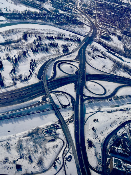 高速公路，桥梁，高速公路的Arial视图图片下载