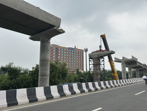 高架道路正在建设中。图片下载