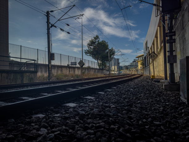 葡萄牙里斯本火车站站台旁的图片图片下载