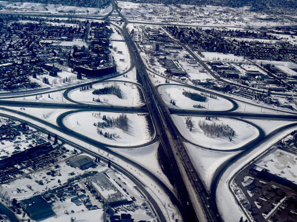 高速公路，桥梁，高速公路的Arial视图图片下载