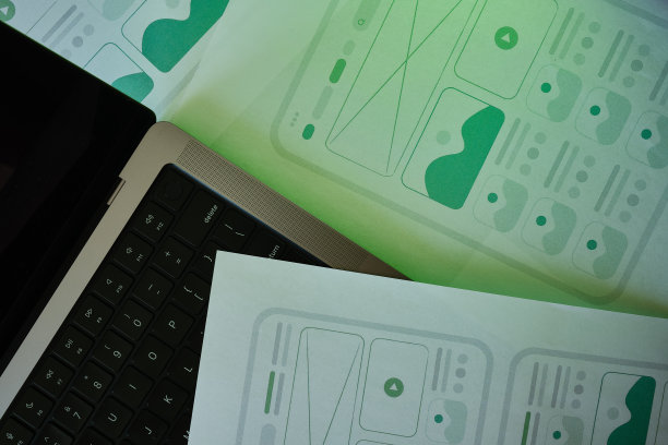 UX网站设计线框图。草图，原型，框架，布局未来设计项目。UI/UX -用户界面，用户体验设计师。网页设计工作室的创意概念。网站开发图片下载