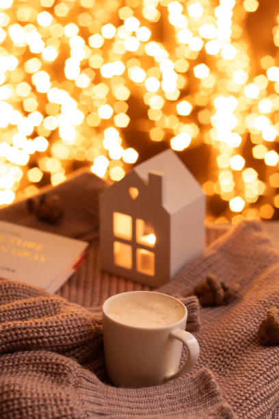 写真书针织温暖的毛衣小蜡烛圣诞花环背景散景大气照片冬天图片下载