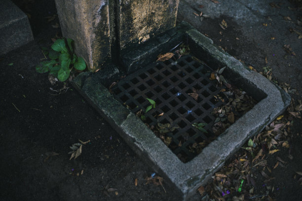 儿童公园的饮水机图片下载