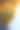 水杉树带着橙色和绿色的秋叶，倒映在平静的湖面上。图片下载