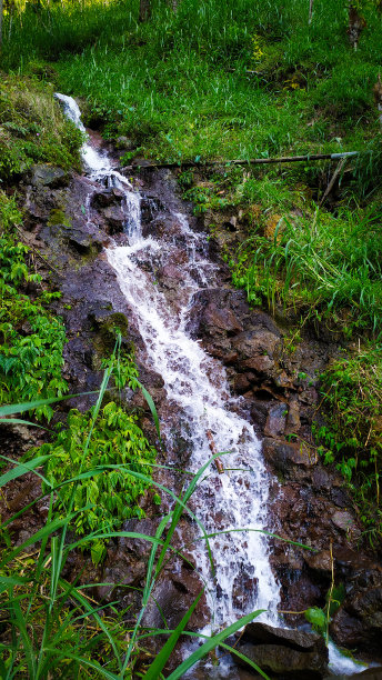 小瀑布山泉水图片下载