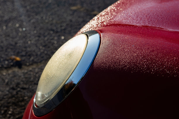 红色车头灯图片下载