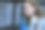 照片集蛋白质。从厕所更衣室到健身房的过程。女子在健身房健身训练用哑铃健身运动，运动员锻炼肌肉图片下载