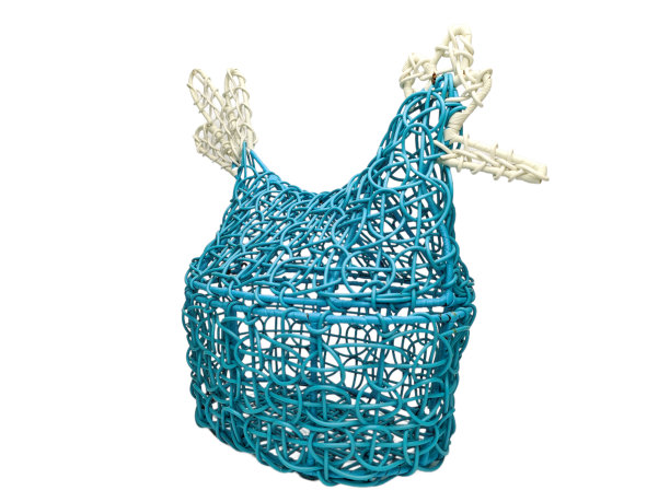 独特的鸡形篮子孤立在一个白色的背景图片下载