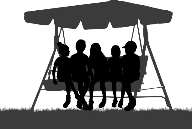 人们坐在长凳上的黑色剪影。图片下载