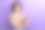 照片的华丽甜美的女士穿着时尚的衣服手臂直接空空间推荐参观商店商场孤立的紫色背景图片下载