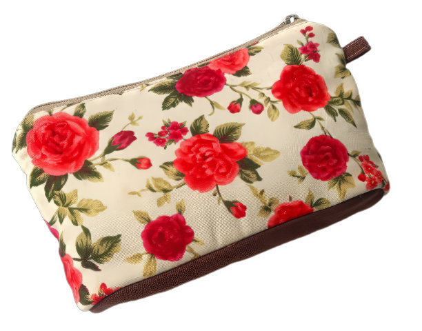 女人的手包被隔离在白色背景上。图片下载