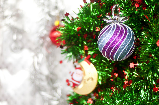 圣诞特写-图案白色背景的圣诞或新年装饰背景，空间添加文字或图片。图片下载