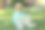 小男孩双手放在电脑键盘上，看着笔记本电脑屏幕。孩子和科技度假的概念。图片下载