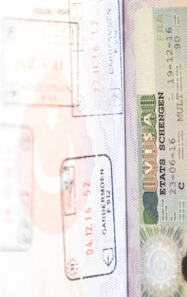 土耳其护照，盖申根区章。图片下载