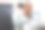 穿着工作服的亚洲男性工人正在检查家用洗衣机图片下载