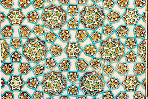 色彩丰富的复古表面，古老的东方图案。背景是具有装饰价值的纹理。用于覆盖或纹理设计图片下载