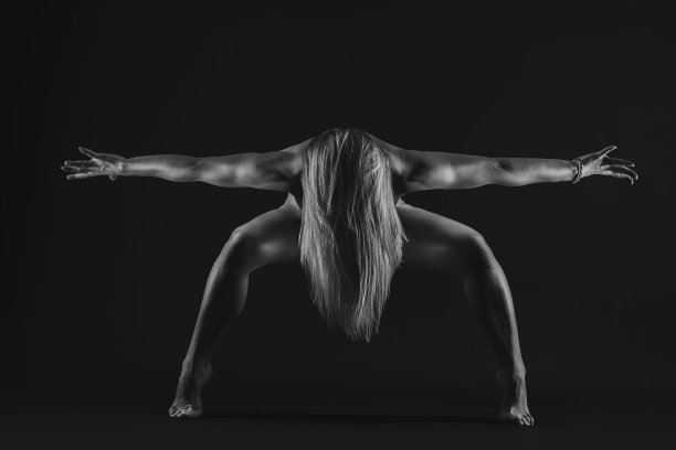 健美女性的迷人运动身材照片图片下载