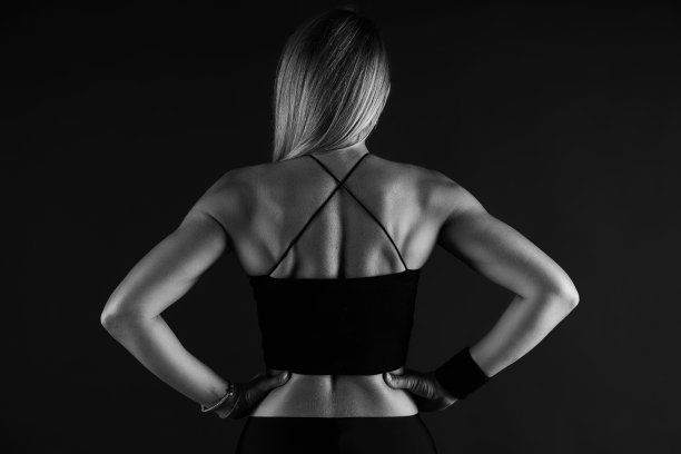 健美女性的迷人运动身材照片图片下载