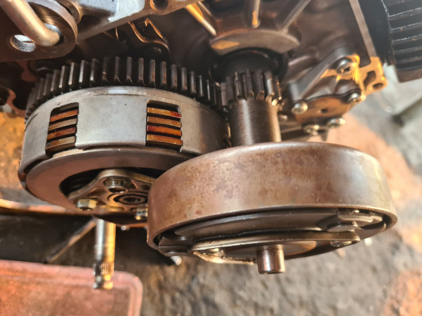 摩托车发动机汽车离合器和离合器库存照片。图片下载
