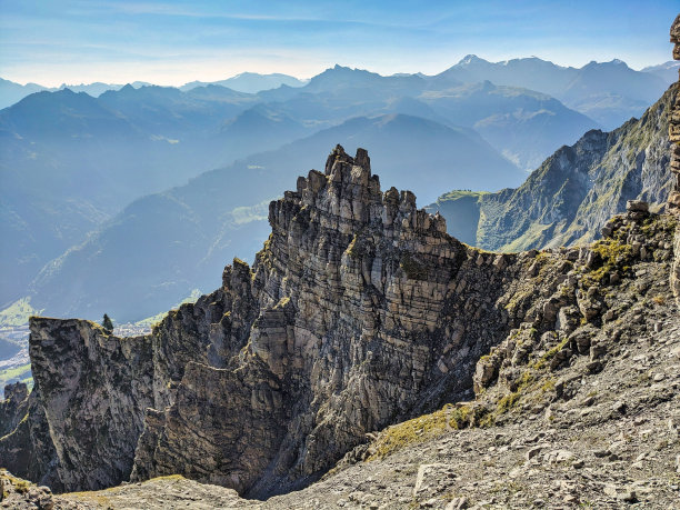 登山从施旺登格拉鲁斯到Vorder Glärnisch下面的Vrenelisgärtli。秋天的瑞士阿尔卑斯山。旅游热。高质量照片图片下载