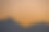 夕阳在山间，数码照片的画面作为背景图片下载