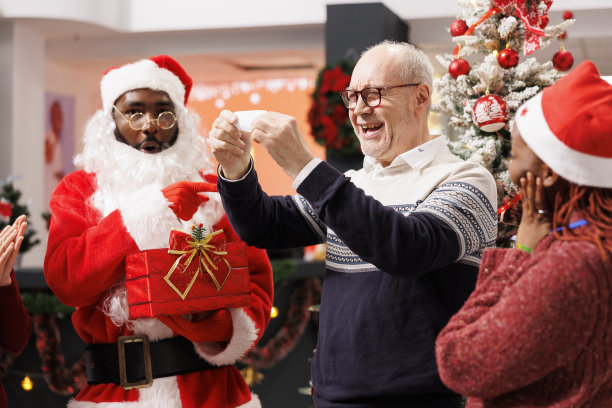 在抽彩现场不耐烦的客户图片下载