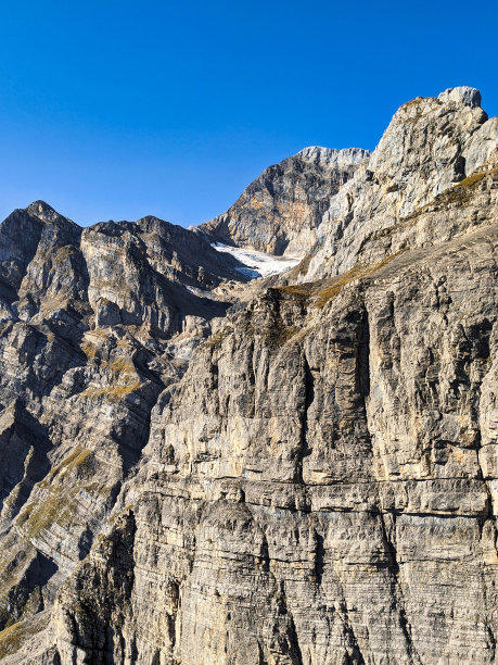 登山从施旺登格拉鲁斯到Vorder Glärnisch下面的Vrenelisgärtli。秋天的瑞士阿尔卑斯山。旅游热。高质量照片图片下载