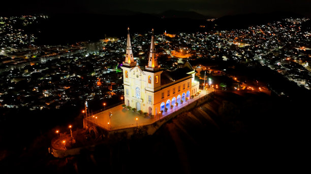 巴西里约热内卢著名的潘哈大教堂夜景。图片下载