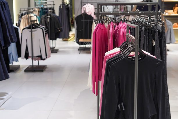 购物中心内的服装店，休闲服装图片下载