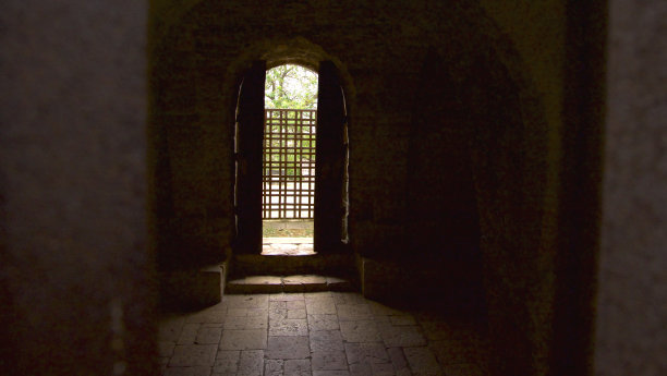 出口到黑暗的尽头图片下载