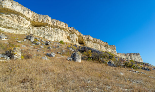 克里米亚秋天半岛的照片，Ak-Kaya白色岩石，Belogorsky地区，Biyuk-Karasu河，Mousterian时代，萨尔马提亚人和斯基泰人的定居点，Altyn Teshik洞穴图片下载