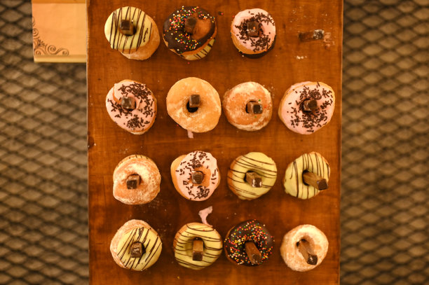 多种选择的甜甜圈图片下载