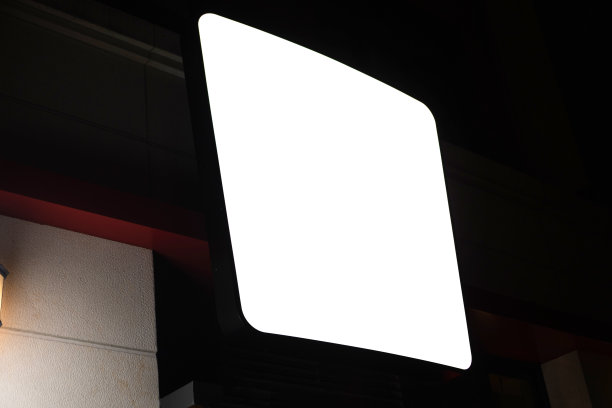 点亮灯箱和墙上的广告牌图片下载